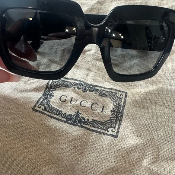 Gucci Oversized Black Sunglasses with Gold Details - Picture 2 of 9